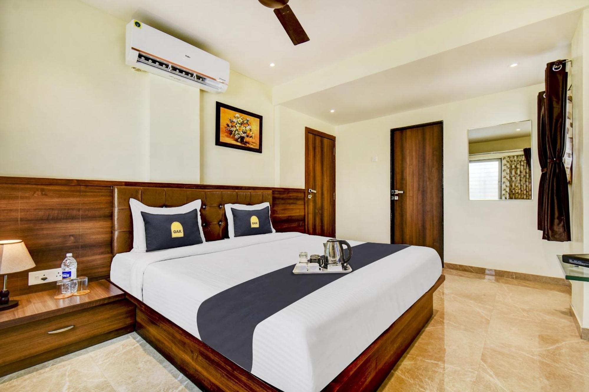 Townhouse Oak Hotel Chaitanya Executive Near Fun Time Multiplex Pune Exterior photo