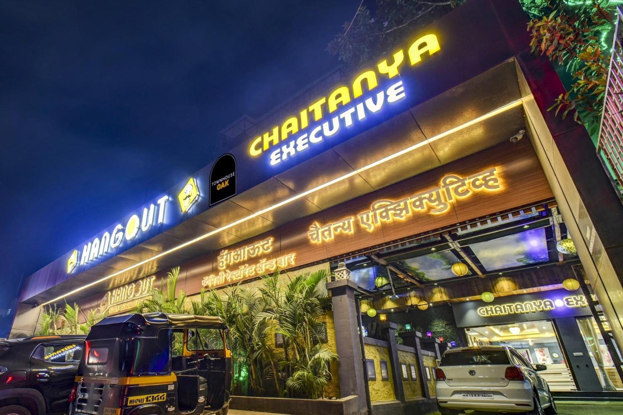 Townhouse Oak Hotel Chaitanya Executive Near Fun Time Multiplex Pune Exterior photo