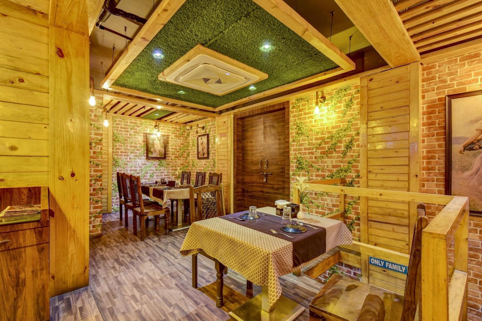 Townhouse Oak Hotel Chaitanya Executive Near Fun Time Multiplex Pune Exterior photo