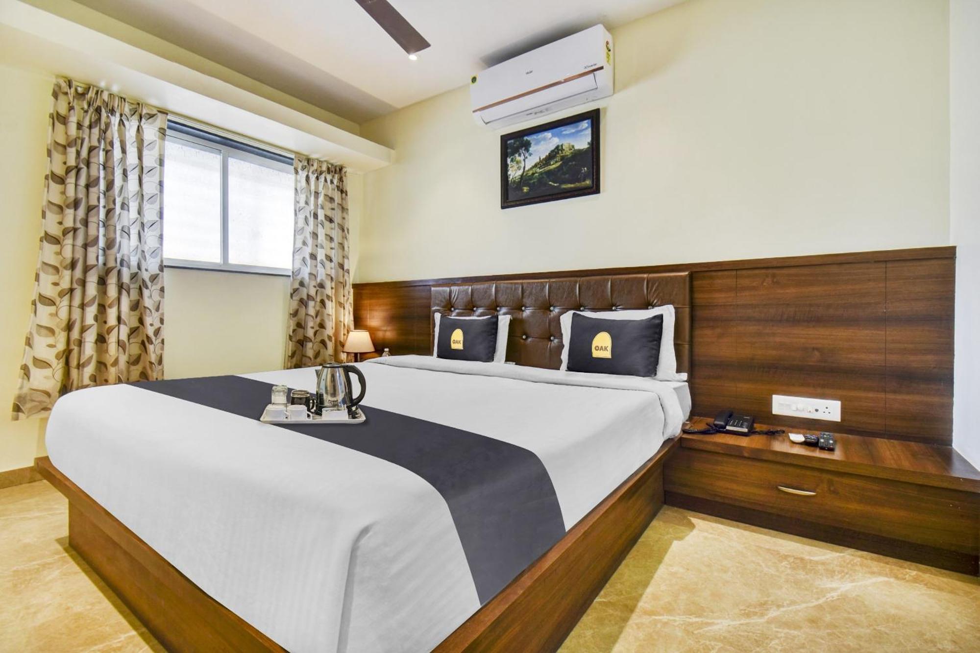 Townhouse Oak Hotel Chaitanya Executive Near Fun Time Multiplex Pune Exterior photo