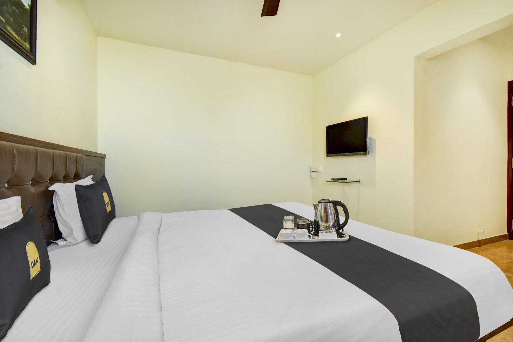 Townhouse Oak Hotel Chaitanya Executive Near Fun Time Multiplex Pune Exterior photo