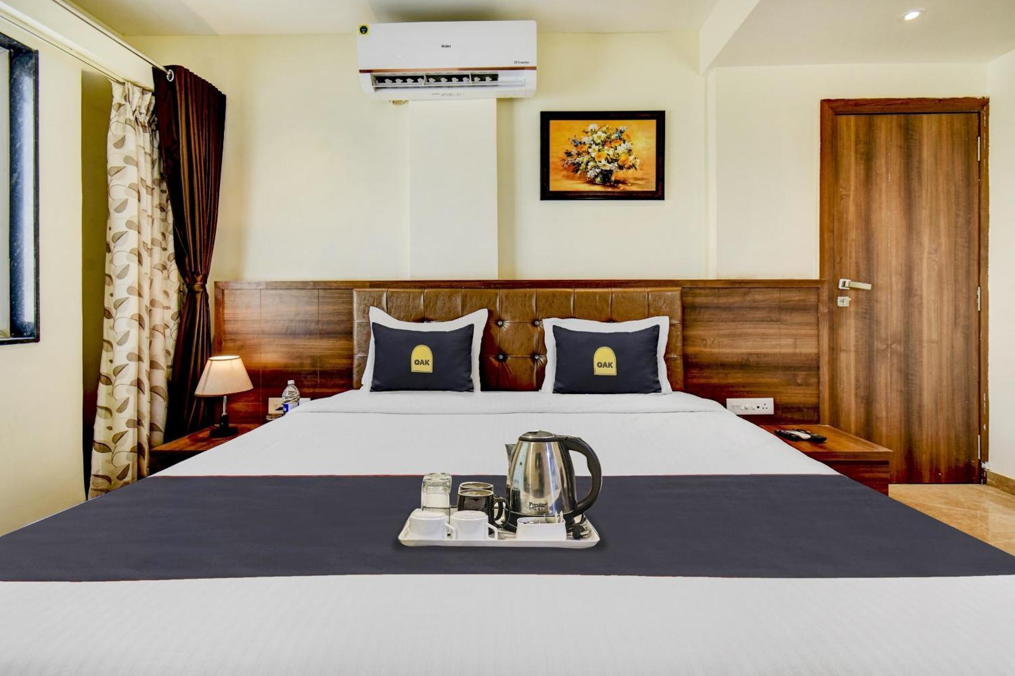 Townhouse Oak Hotel Chaitanya Executive Near Fun Time Multiplex Pune Exterior photo