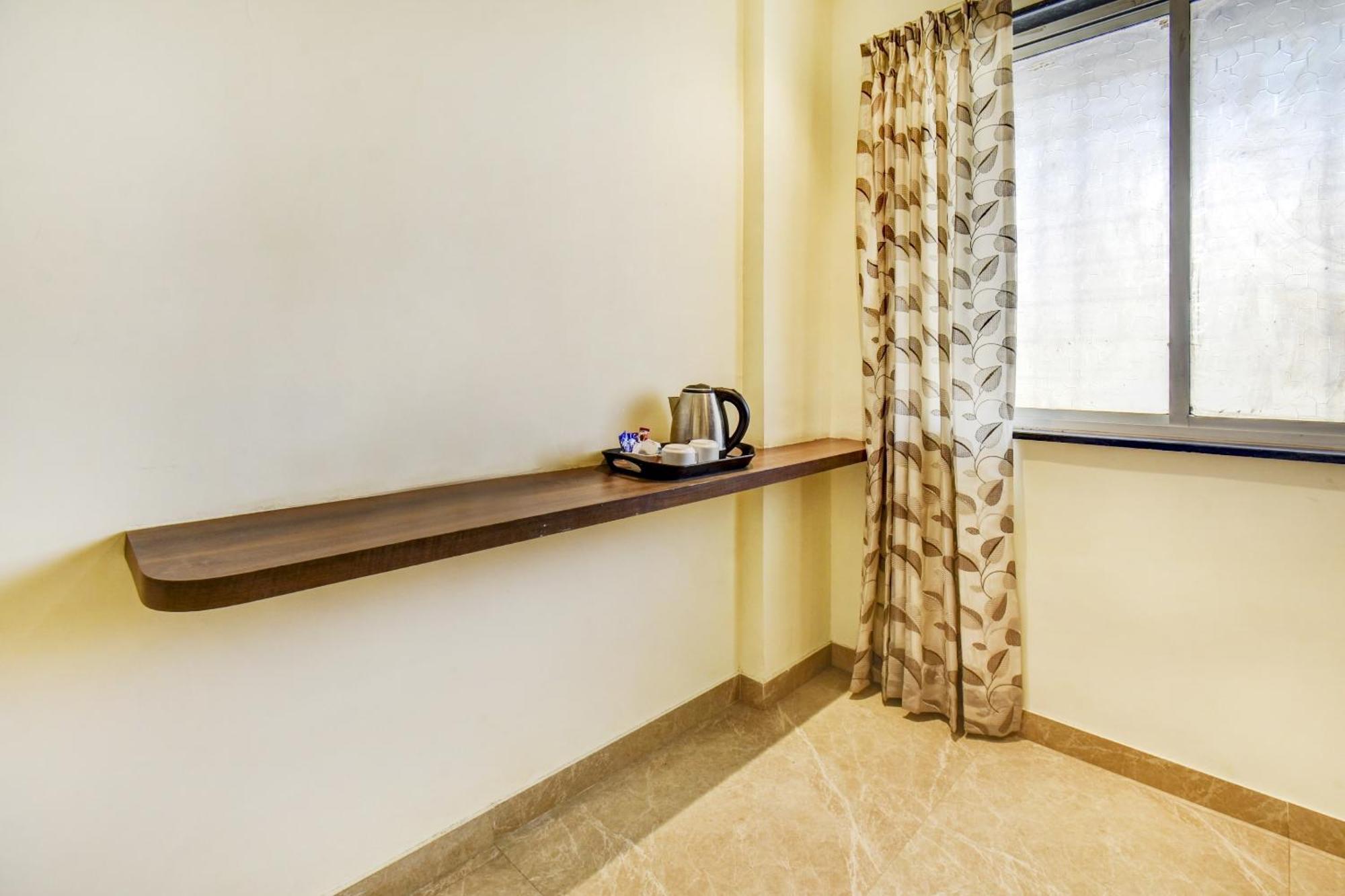 Townhouse Oak Hotel Chaitanya Executive Near Fun Time Multiplex Pune Exterior photo