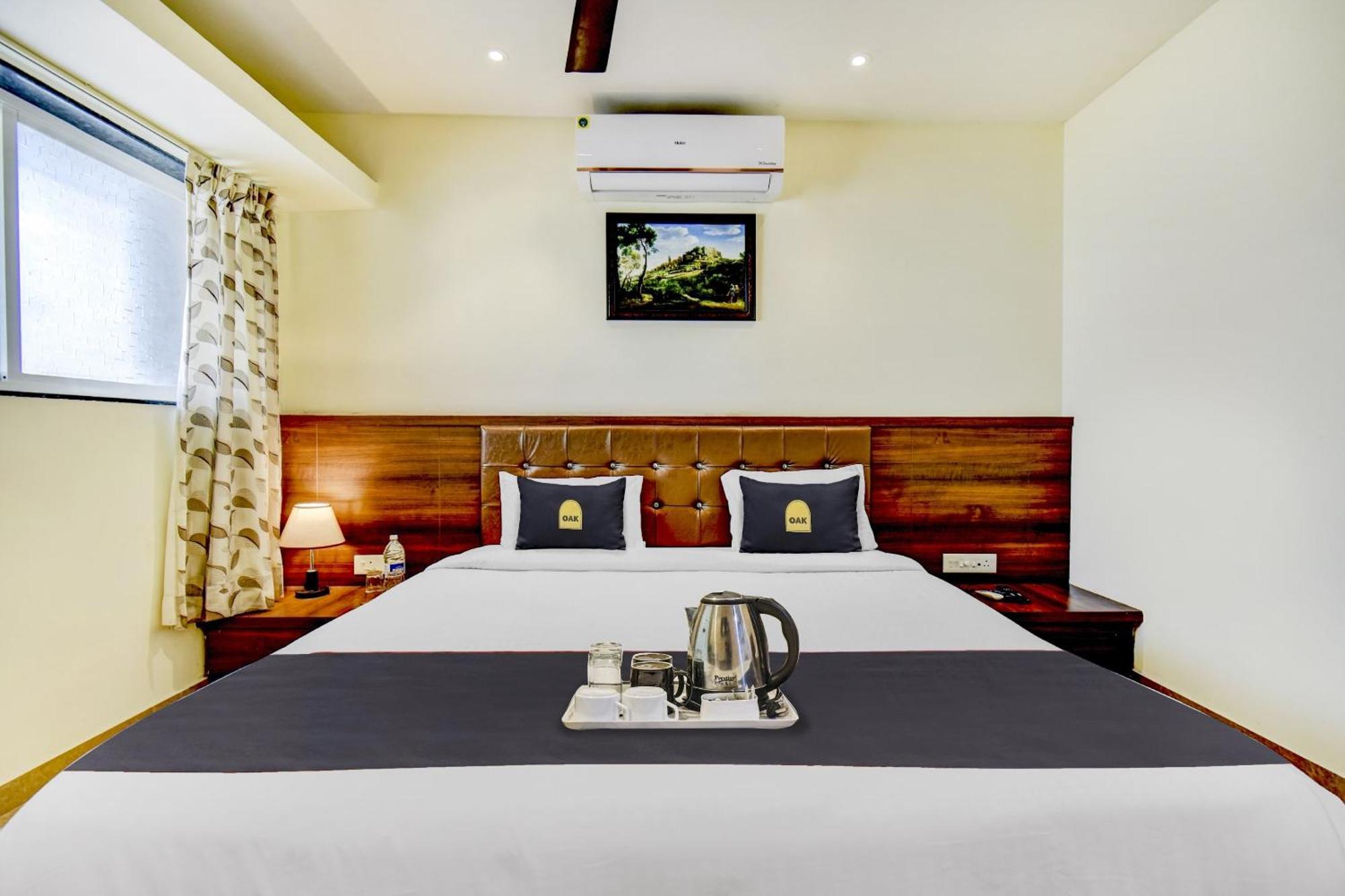 Townhouse Oak Hotel Chaitanya Executive Near Fun Time Multiplex Pune Exterior photo